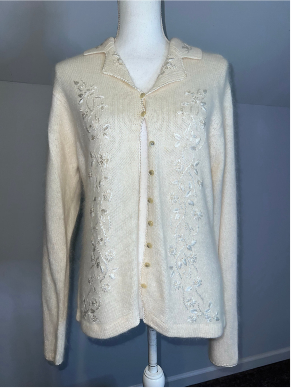 VTG Floral Embroidered Cardigan SILK ANGORA Beige Size M